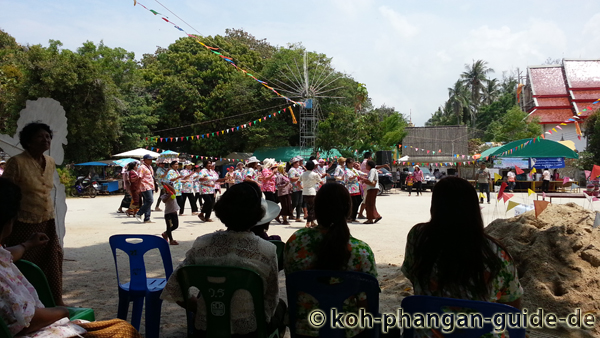 Traditioneller Songkran-Tanz